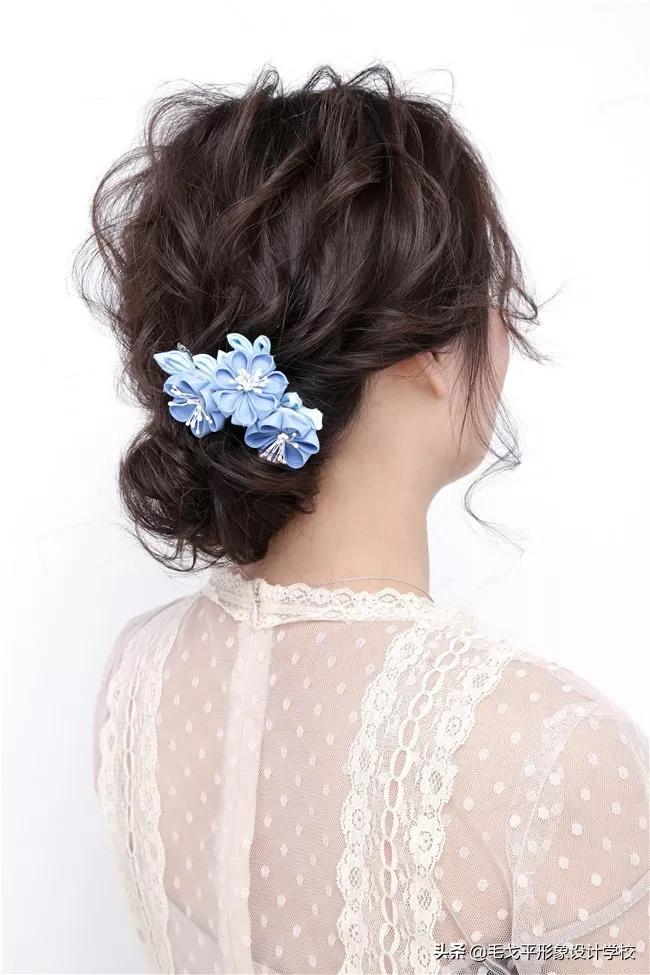新娘日系纹理盘发教程,30秒搞定的气质盘发