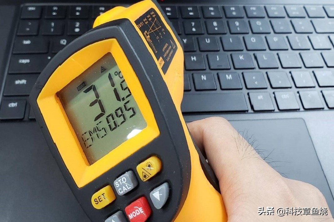 雷蛇灵刃15标准版笔记本测评,雷蛇笔记本灵刃15游戏测评