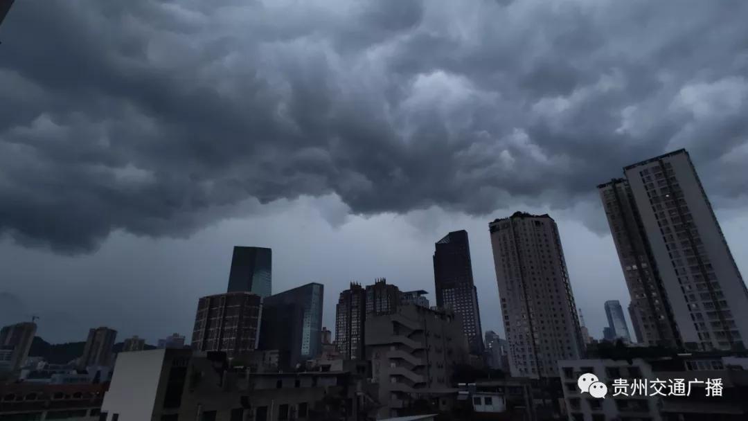 贵阳特大暴雨预警,贵阳市气象台回应下冰雹