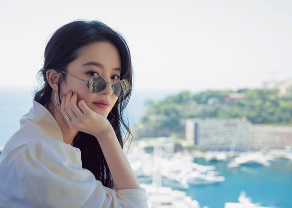 为什么有人扎头发很挺,为什么有的人扎头发和披发差距大