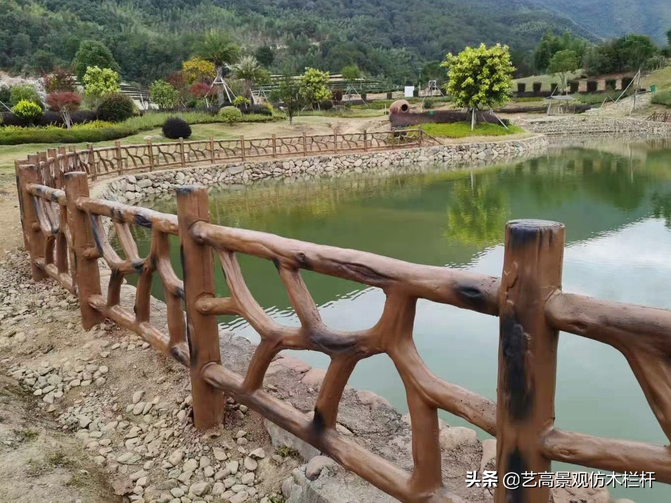 江西艺高景观仿木护栏,艺高景观水泥仿木护栏仿古栏杆