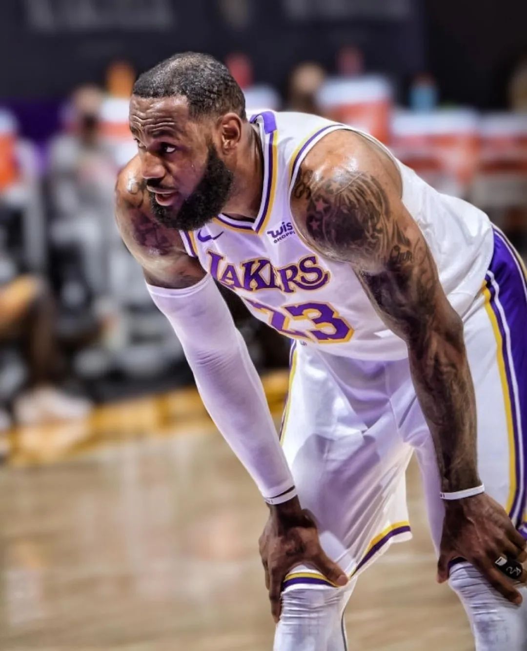 詹姆斯因脚踝伤势将休战4-6周,詹姆斯脚踝受伤动态图