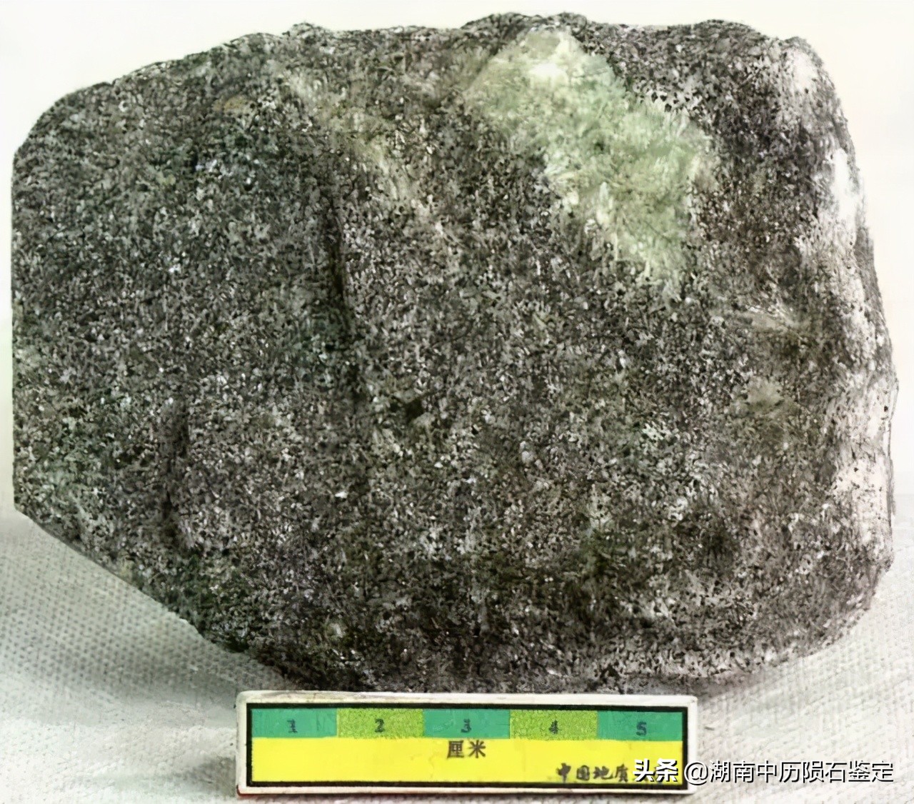 月球陨石与地球矿石的区别,月球陨石和矿石有什么区别