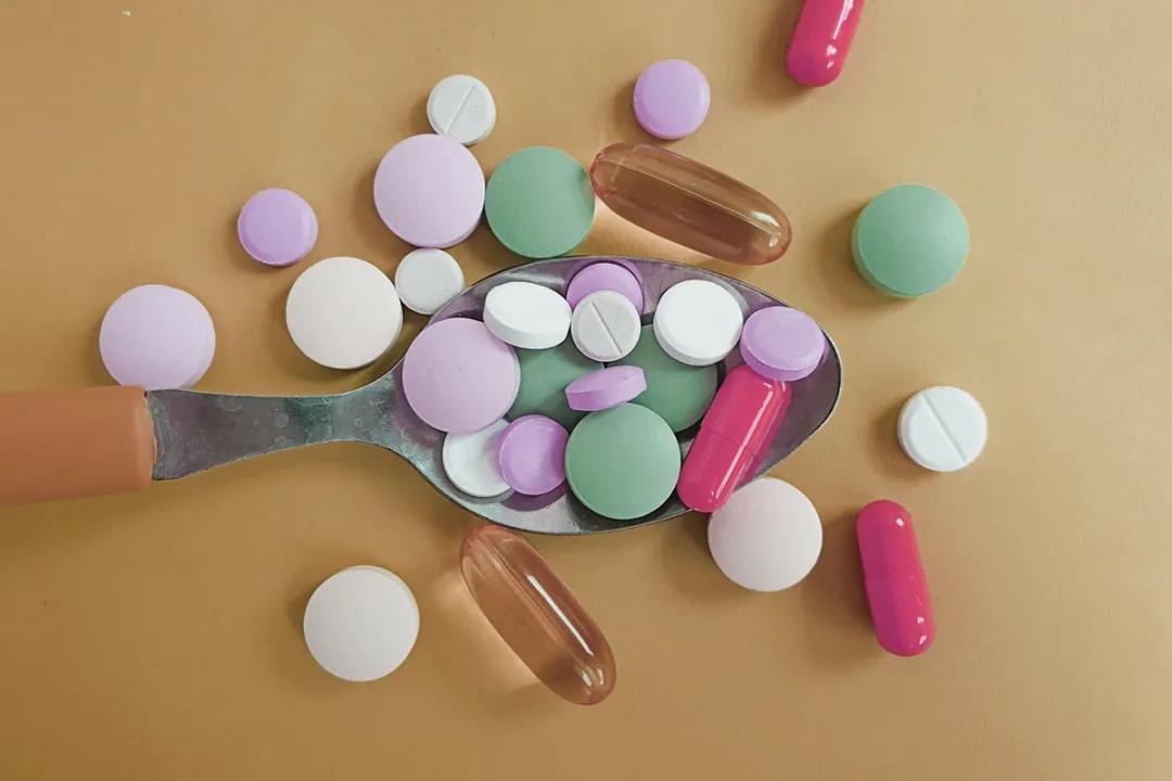 从维生素到玻尿酸，益生菌到护肝片，当你买保健品时你在买什么？