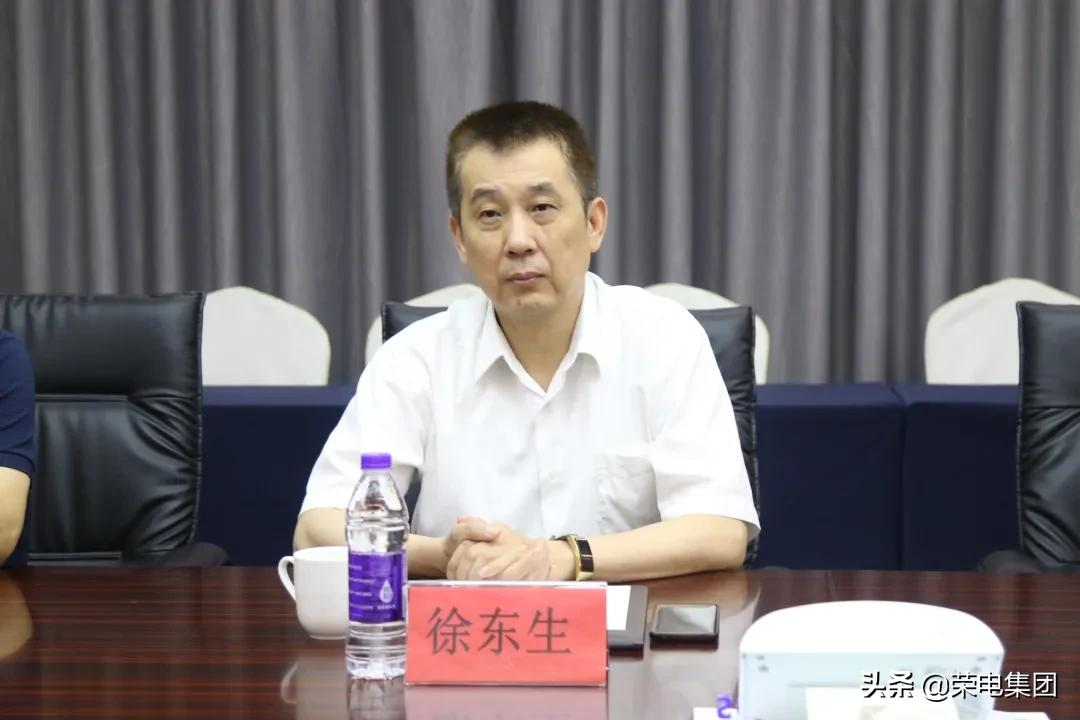 中国家用电器协会副理事长徐东生莅临荣电集团参观指导