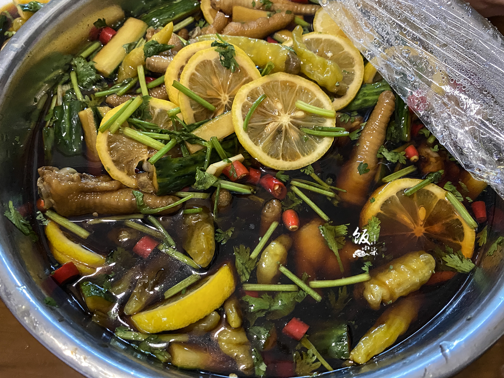 泡椒柠檬鸡爪无骨鸡爪的正宗做法,做泡椒鸡爪为什么汤凝固了