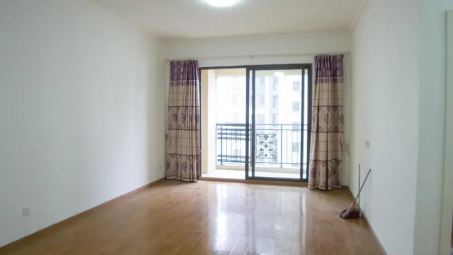 一线江景法拍房,一家老小都出动