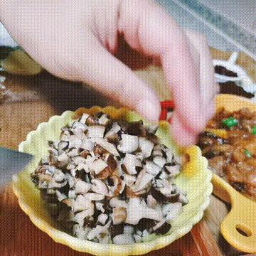 香菇鸡丁米线鸡汤怎么熬,香菇鸡丁米线的鸡丁卤怎么熬制