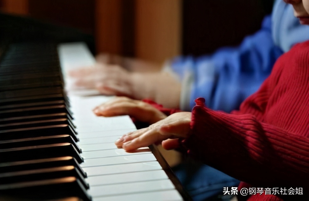 钢琴二指折指怎么解决,学钢琴手指会翘怎么办