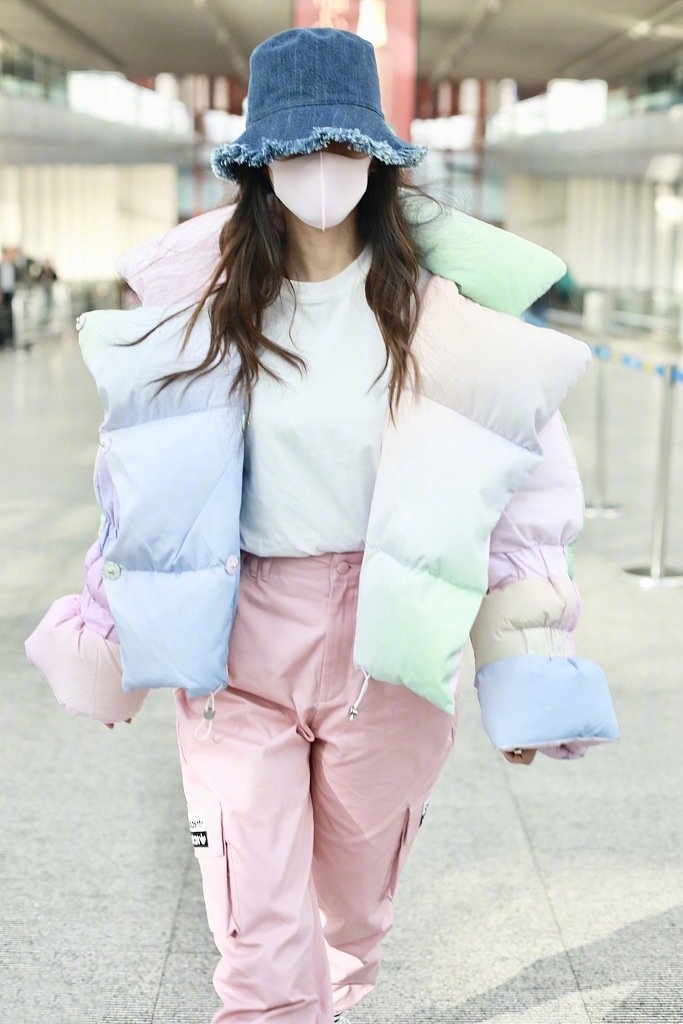 今年棉衣不受宠了，现在流行穿棉花糖服，杨颖都上头了