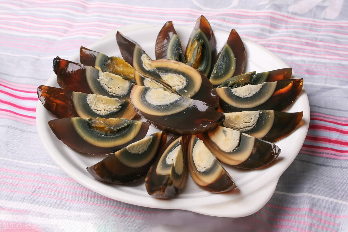 皮蛋有点呛凉拌做法,皮蛋怎么凉拌才入味