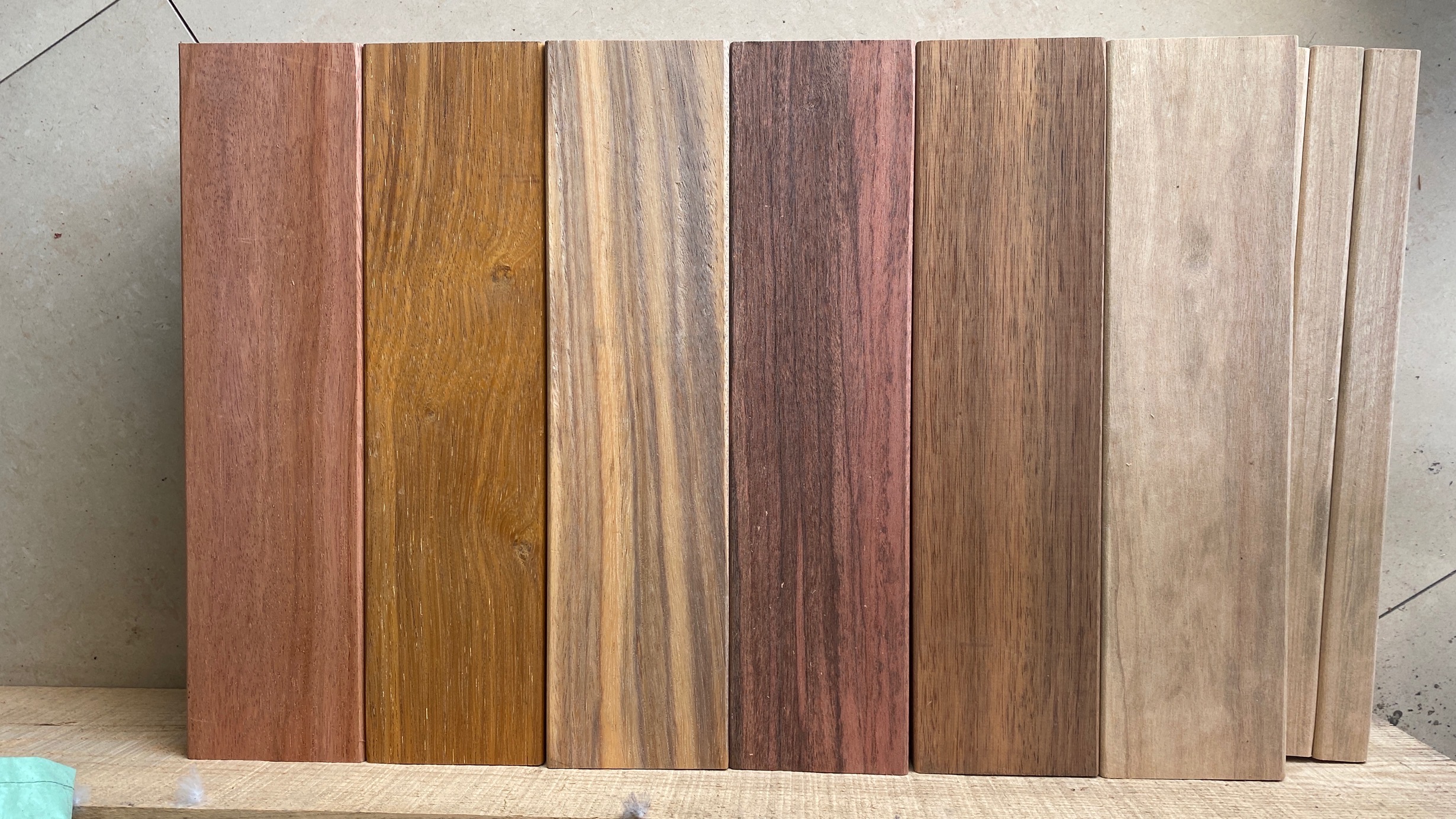 印尼菠萝格木材和非洲菠萝格防腐木对比