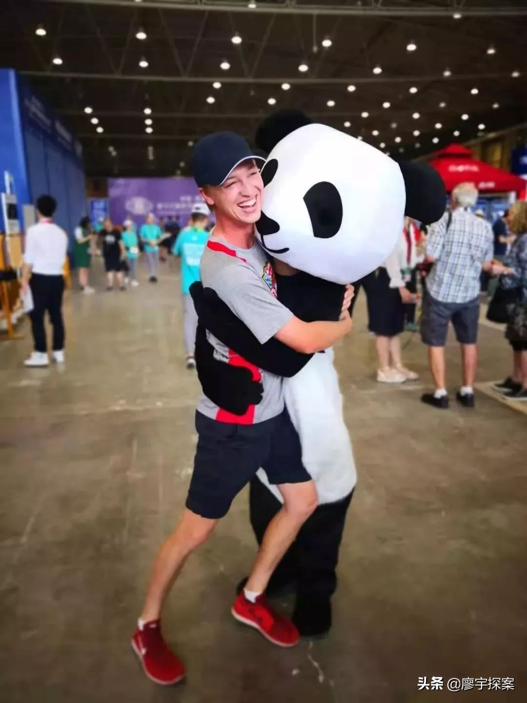 成都世警会各国代表队入场,成都世警会开幕式港警