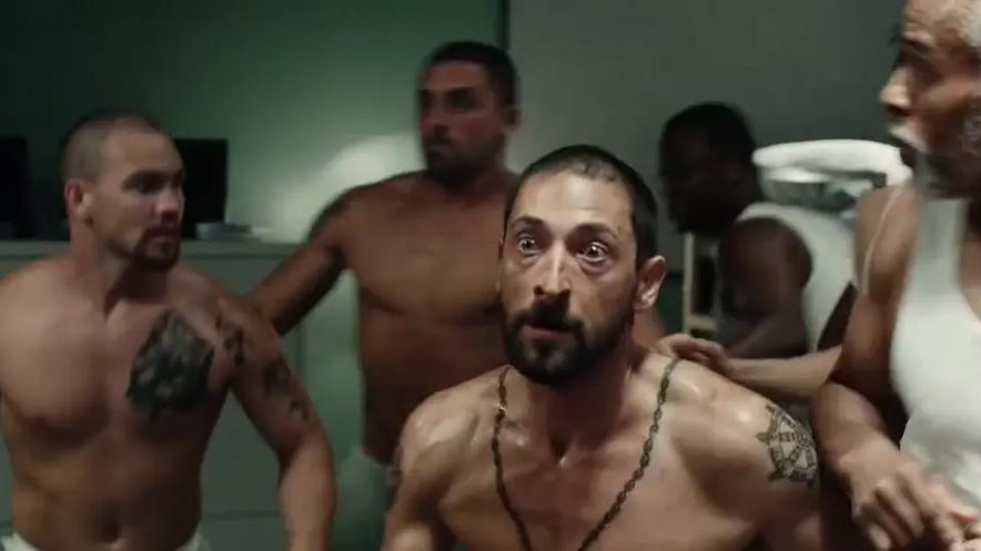 根据真实事件改编的奇异电影,普通人变成魔鬼的电影