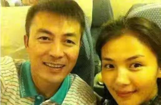 王珂:百亿富豪闪婚女明星,三年后遭遇破产,媳妇成“国民贤妻”