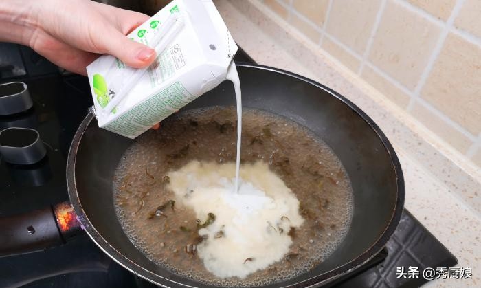 怎么用家里的材料就能做一杯奶茶,在家做奶茶不用牛奶的方法