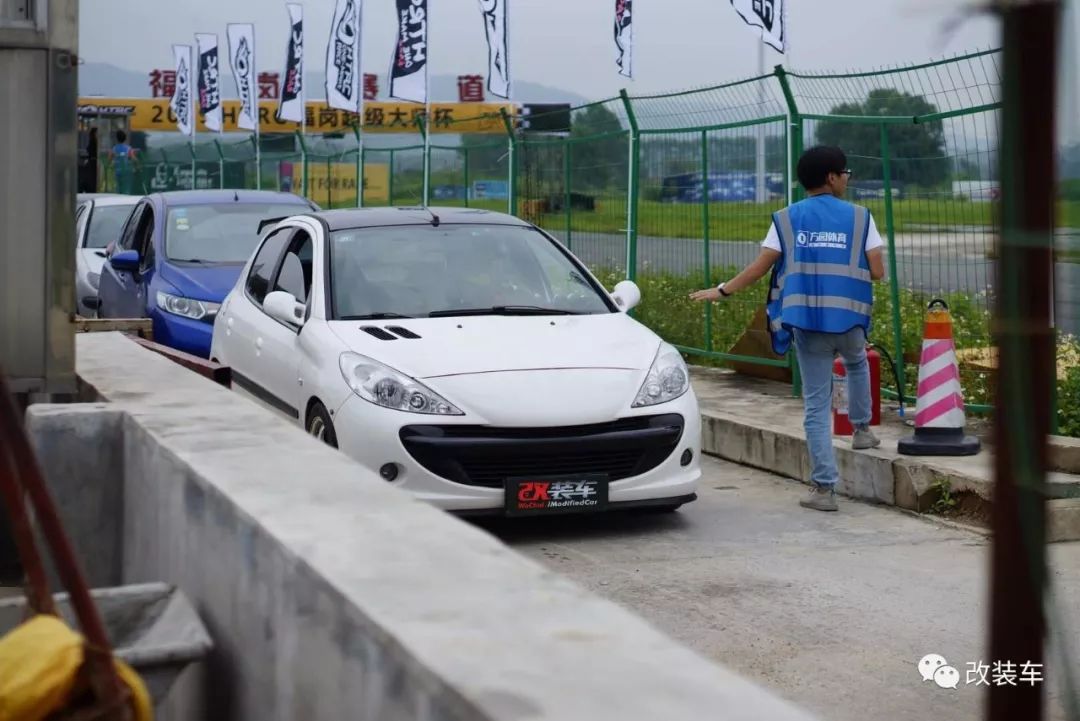 2011年的标致207当年卖多少钱,09年的标致207卖1万3划算吗