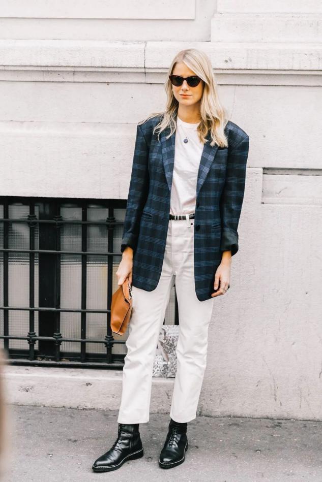 短靴搭配什么裙子好看秋季,冬季必备的短靴款式有哪些