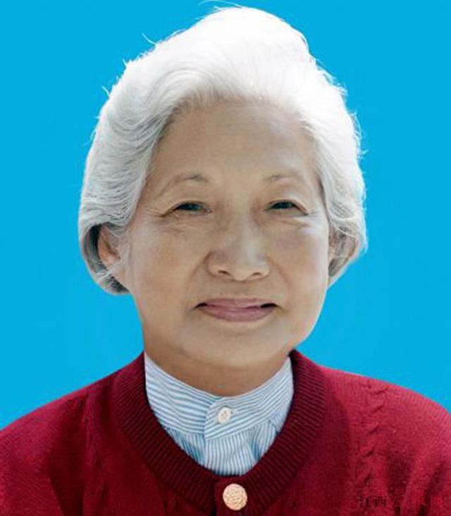 荣毅仁与夫人相守70年，相识于校园，育有4女1子，一个脑炎后遗症