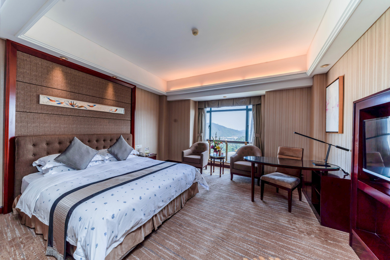 这里被称为广深后花园，每年夏天游人如织，有山有水的避暑胜地