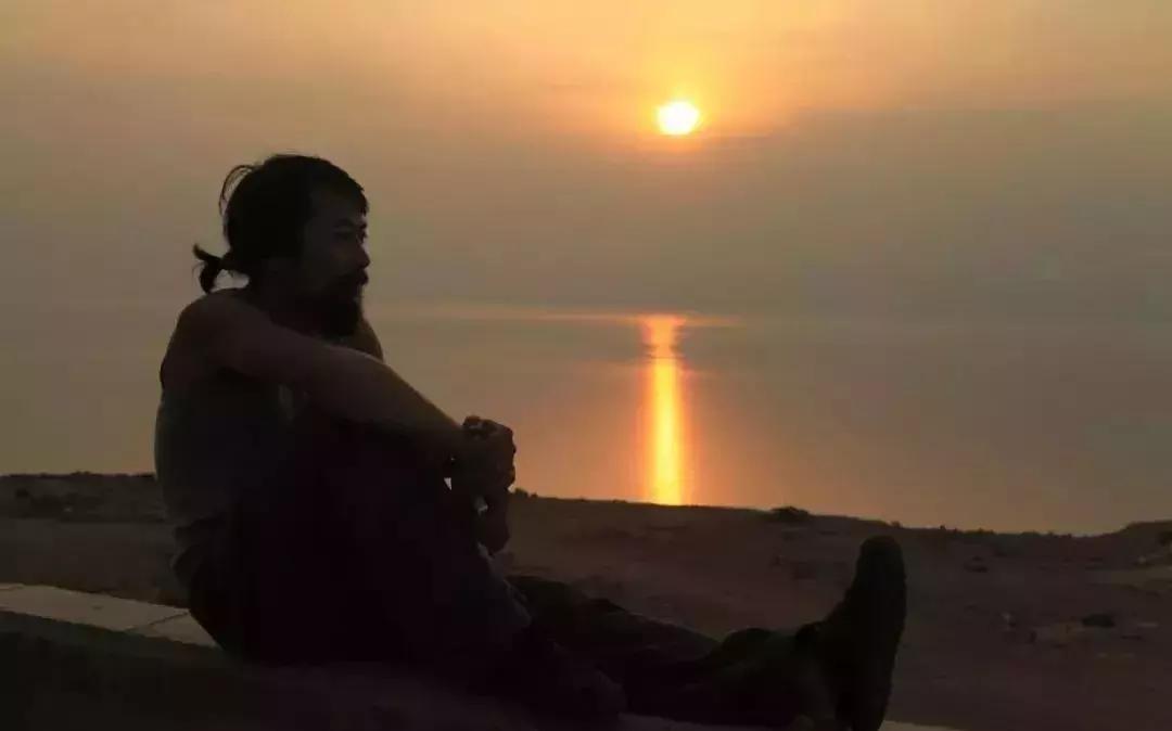 他骑行27个国家,他7年环游中国18万公里绕赤道4圈