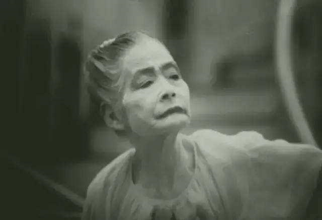 日本烟花女子：涂着廉价口红站街60年，余生只为等一个不归人