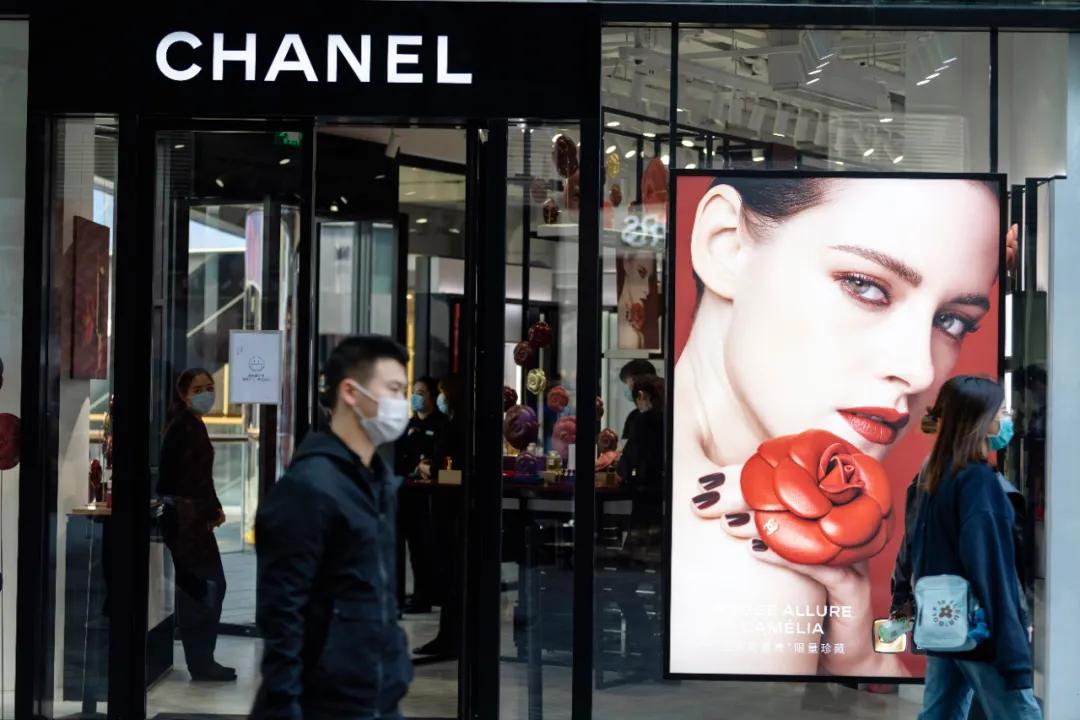 无法穿越疫情的奢侈品代购:从月入几十万,到卖面膜玉米螺狮粉