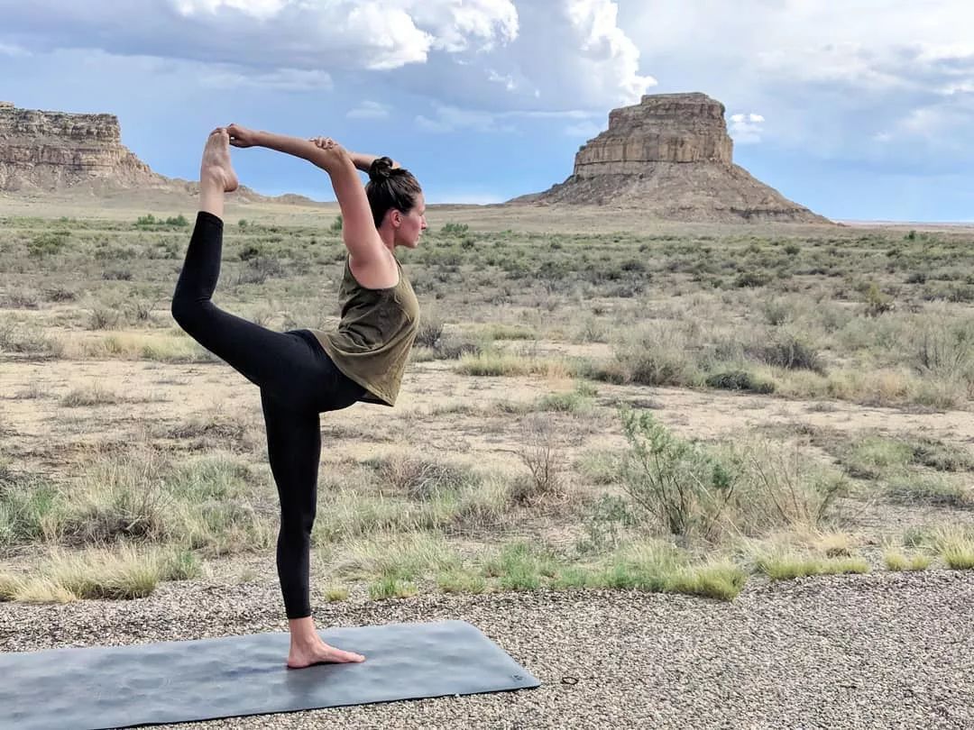 腰不舒服做什么瑜伽动作可以缓解,练瑜伽腰部酸痛可以继续练吗