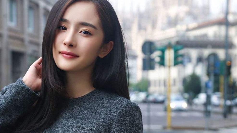 杨幂同款波浪卷发型图片,杨幂显小发型