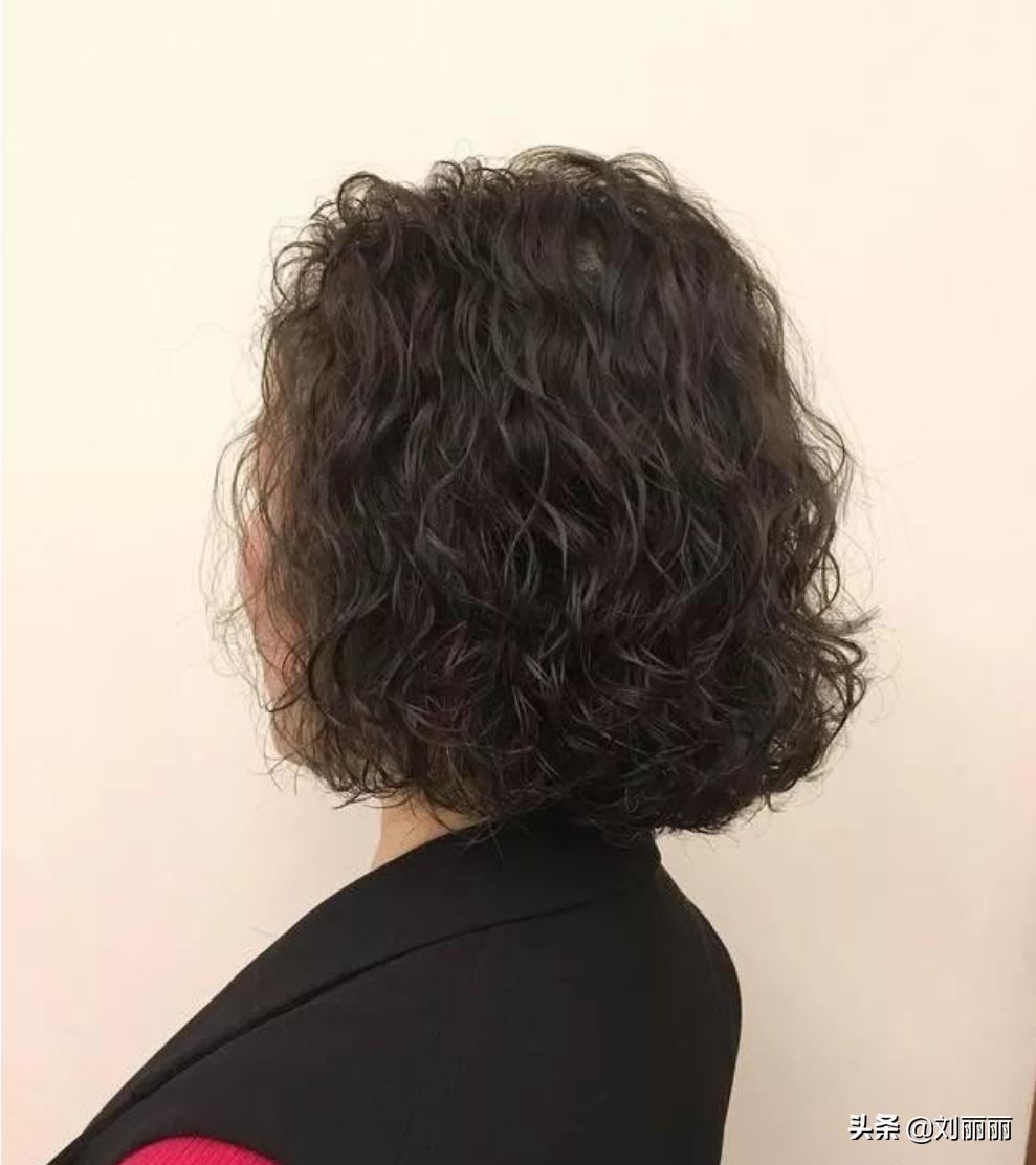 满头烫小卷真洋气适合各个年龄段,短发小卷满头烫40-50岁