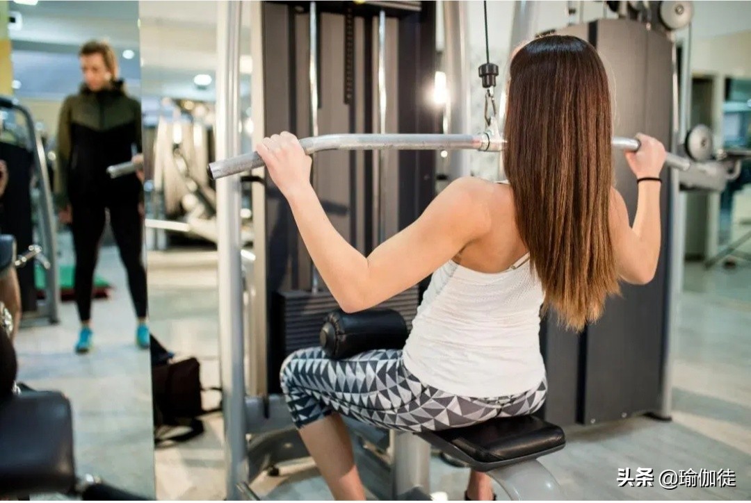 瑜伽背部的力量训练有哪些,瑜伽背阔肌激活