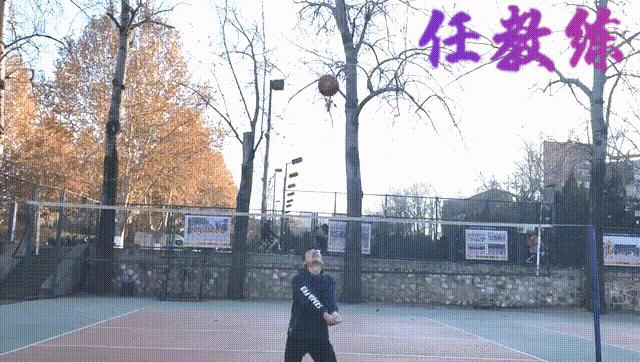 北京体育中考排球垫球技巧,中考排球垫球的正确姿势视频