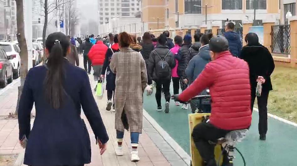 别再黑北湖没人了，停车位都找不着