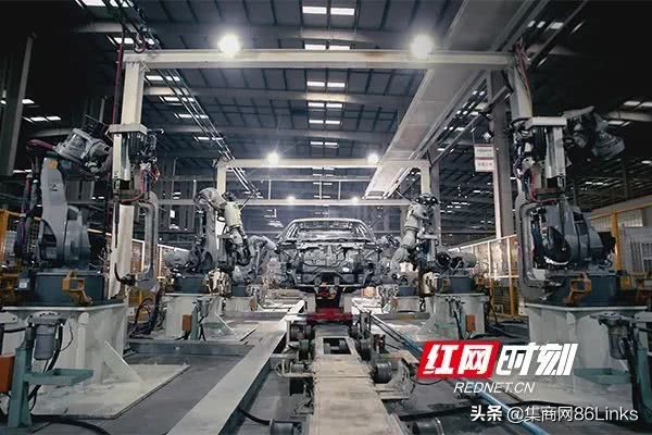 点绿成金党旗红,点绿成金以绿生金图片