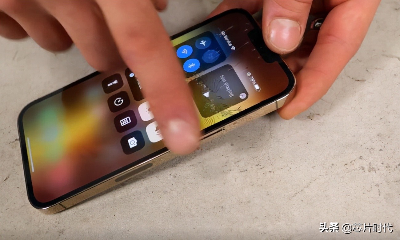 红米和苹果手机哪个信号好,iphone手机要比小米手机信号好吗