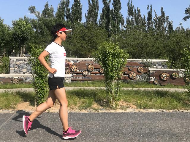 跑步时小腿前侧肌肉酸痛怎么解决,跑步后大腿肌肉酸痛还能继续跑吗