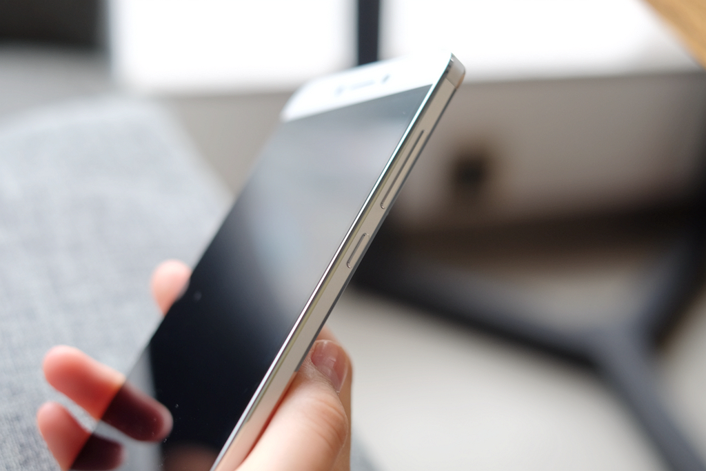 大学生没钱买新手机,大学生换个新手机多少钱合适