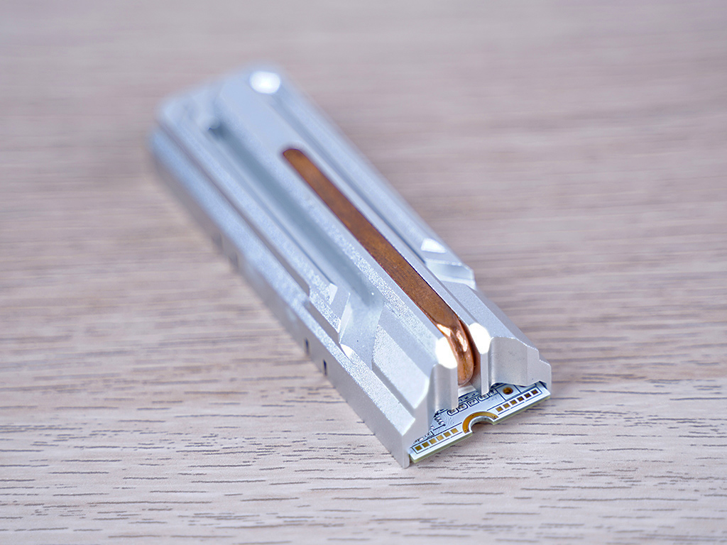 rtx2080名人堂10周年,黑白拼色主机