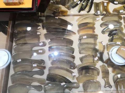 如何辨别牛角梳真假,怎么样辨别牛角梳的真假