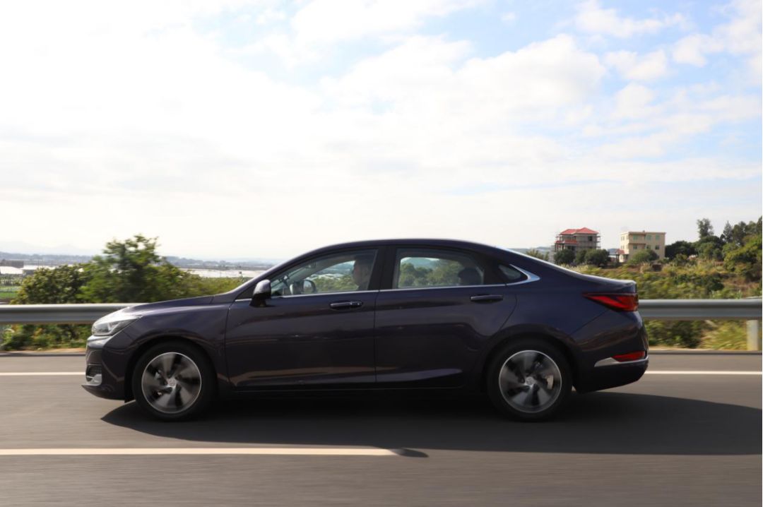 北京绅宝智道最新款,5万空间大的家用轿车