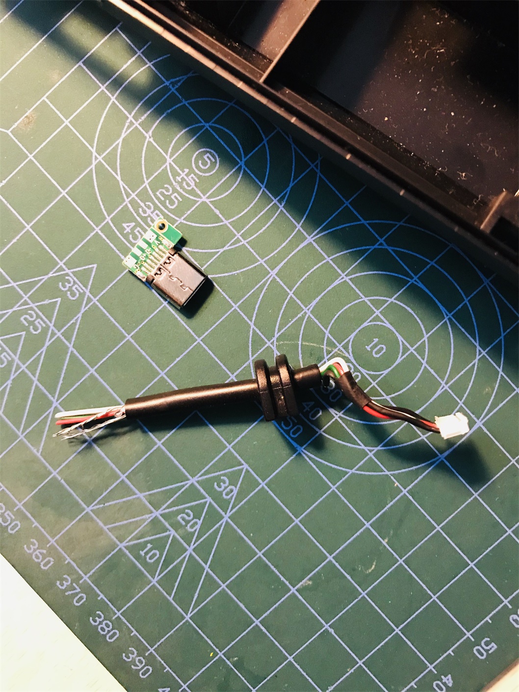 3494机械键盘,不到百元的青轴高颜值键盘