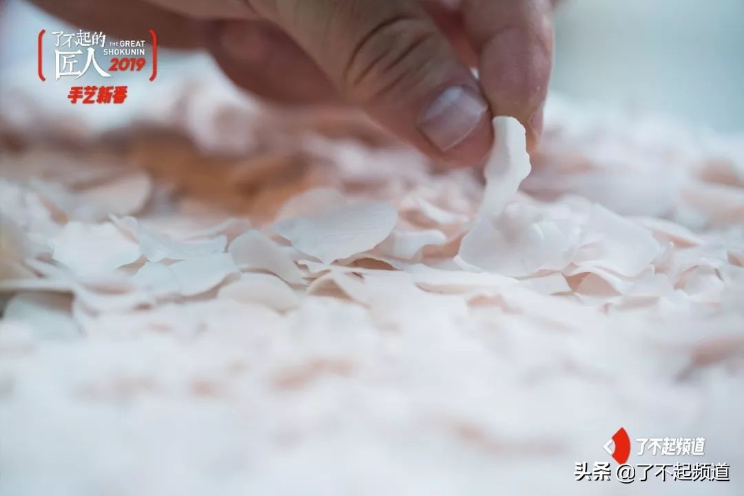 他从珠宝首饰到美容美发样样精通,只为做好一块蛋糕