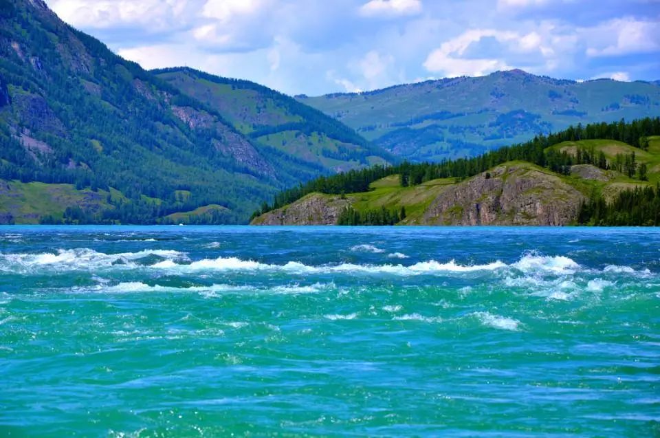 这7个胜似人间仙境的湖泊，和你的TA来这里共度余生！