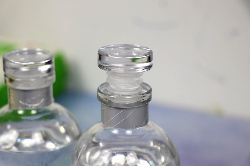 浓香型白酒52和42哪个好下口,好喝的二两装浓香型白酒