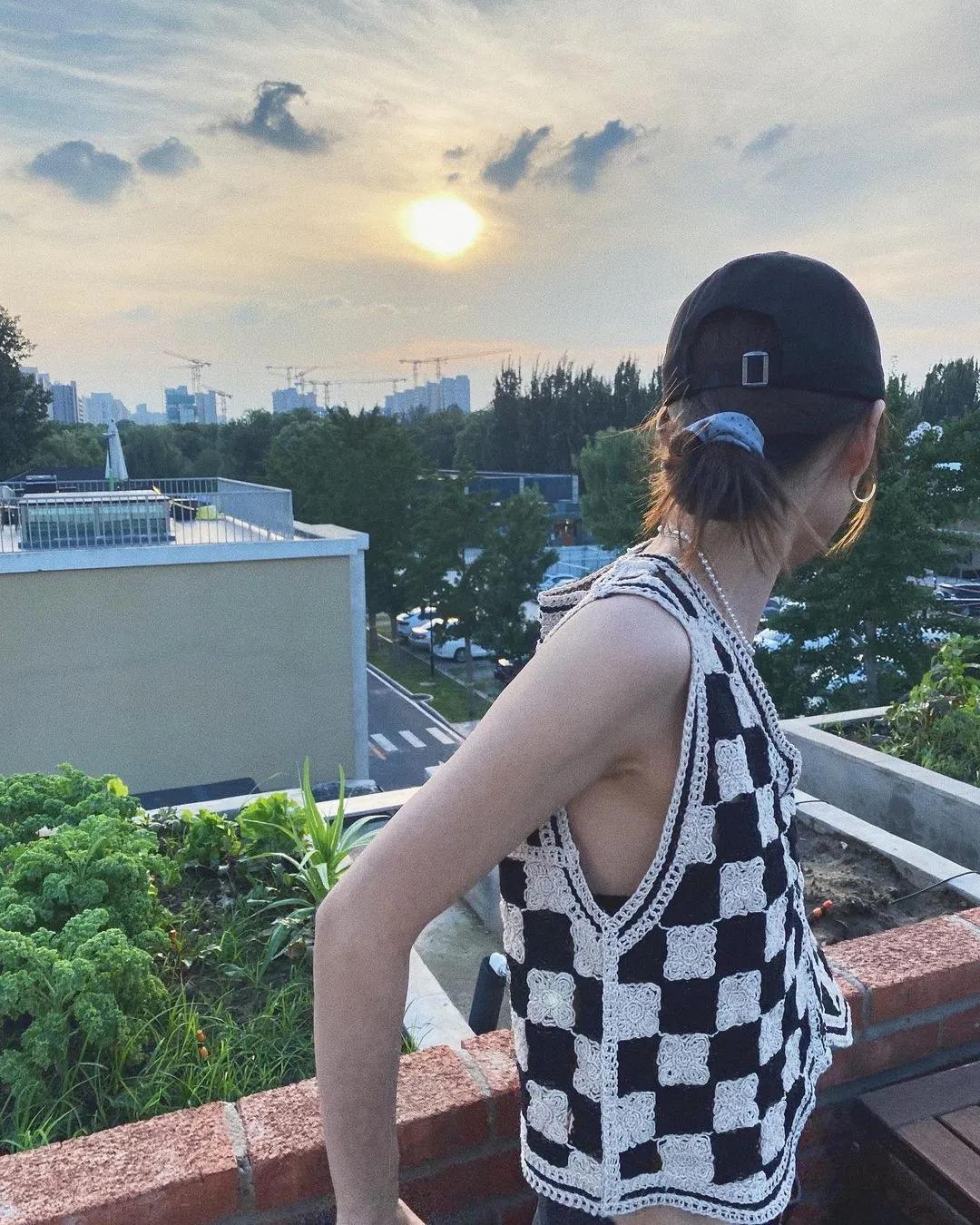 气质针织秋冬穿搭一整套,明星同款针织衫日常穿搭