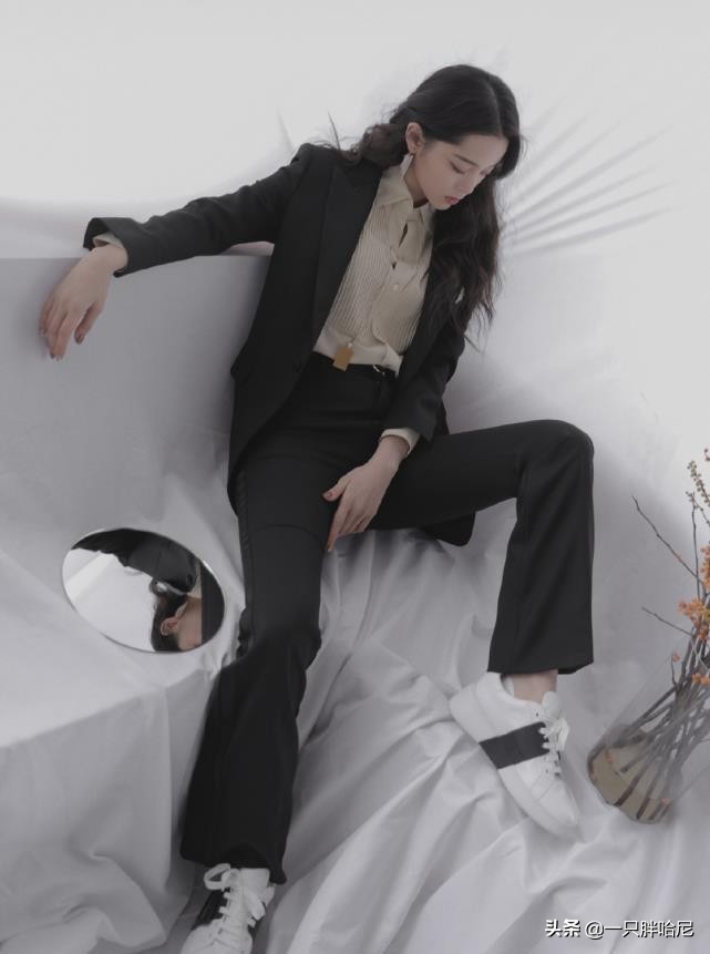 阔腿裤平底鞋早春这种搭配火了,阔腿裤平底鞋开春最火搭配