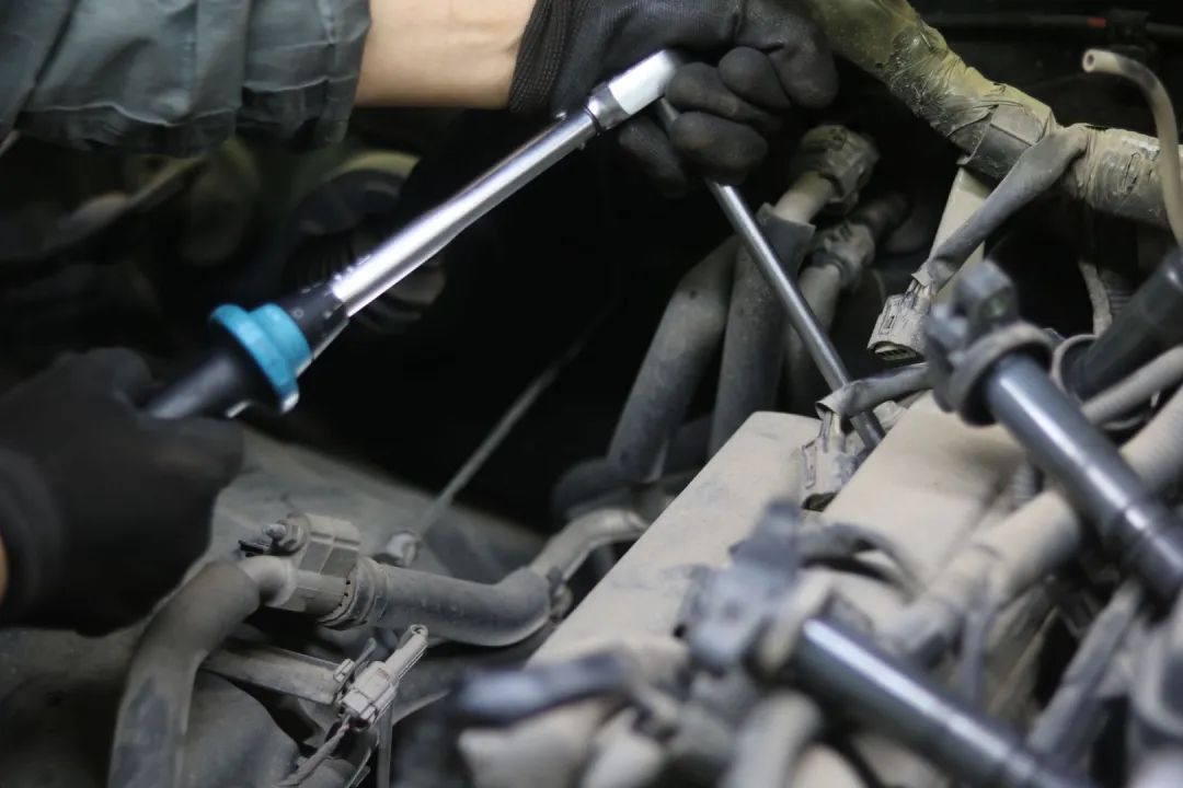 经典老车丰田lc90翻新复活,老款普拉多120翻新