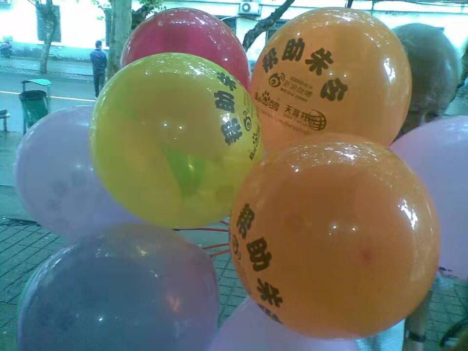 朱令案25年:中学班主任和同学陪过46岁生日,每天康复训练,一家人认真经营简单生活,怕等不到真相和审判