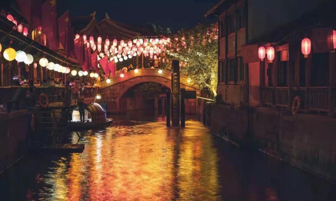 和奥运冠军杨倩合影,杨倩家乡观看奥运会