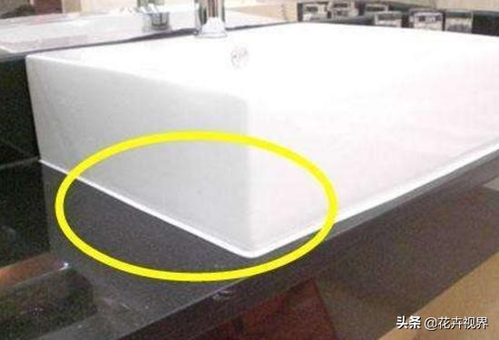 浴室厕所玻璃胶发黑怎么去除,卫生间玻璃胶变黑怎么处理